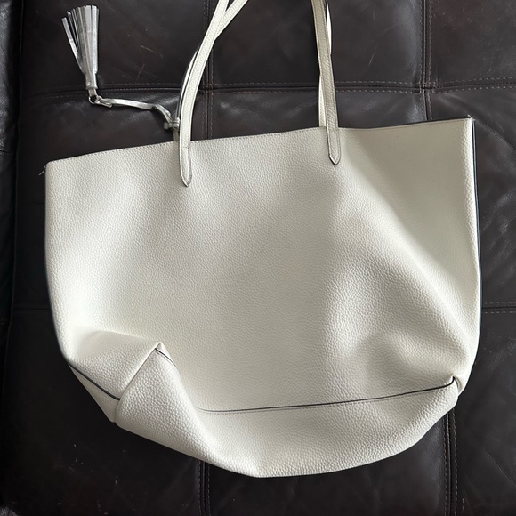 Victoria's Secret White Faux Leather Shoulder Travel Beach Weekender Large Tote - Picture 3 of 5